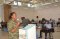 احد المدريب/ المعلمين من القوات الاوغندية يخاطب المشاركين في الدورة في 17 مايو 2021